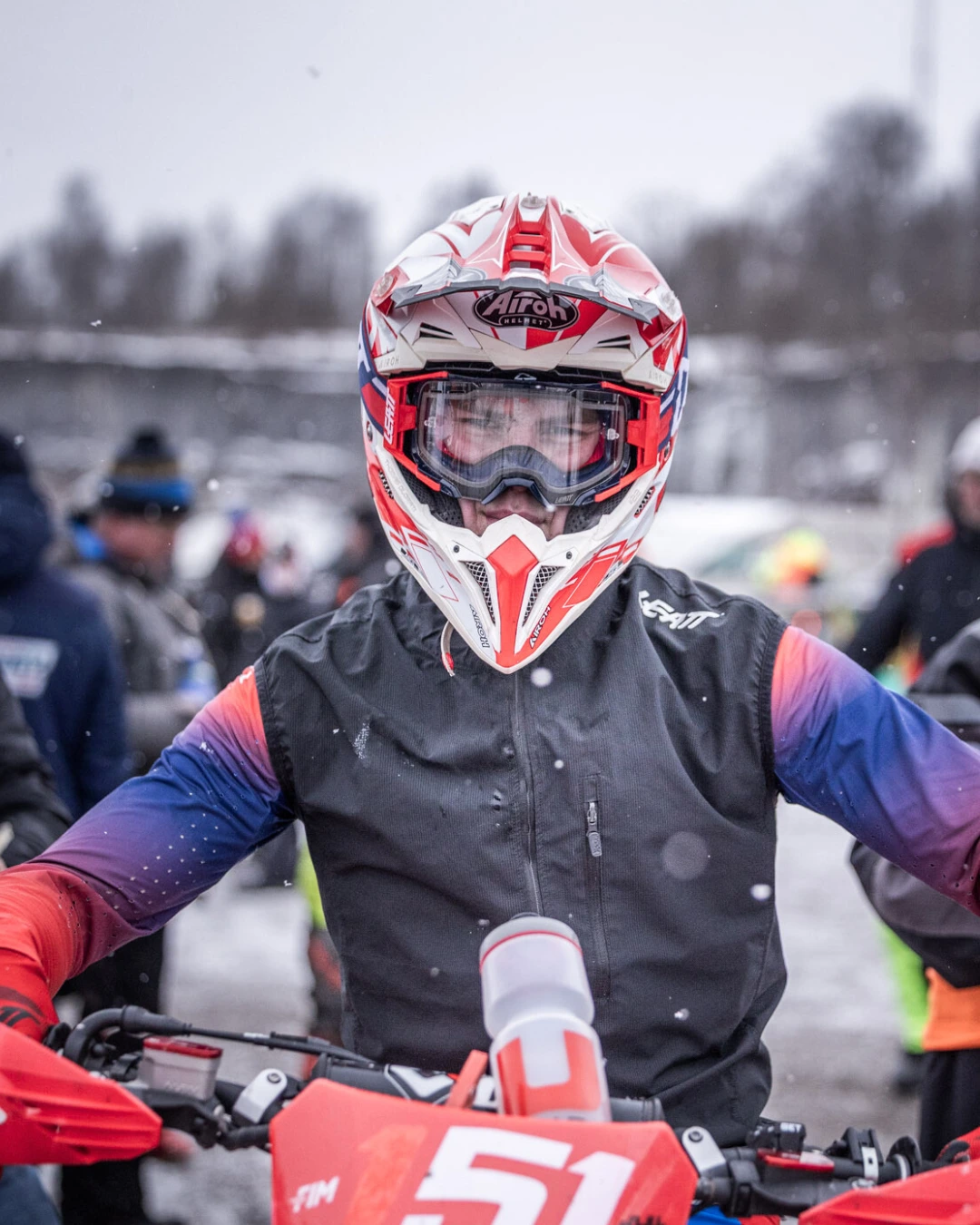 Max Ahlin på sin motorcykel